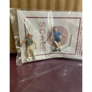 Figures-A1592 - Boy and Girl on Roller Skates - Quality Trains and Accessories Galore