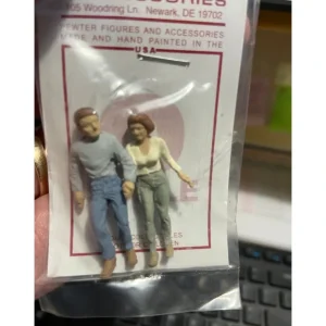 Figures-A1508 - Couple Walking - Quality Trains and Accessories Galore
